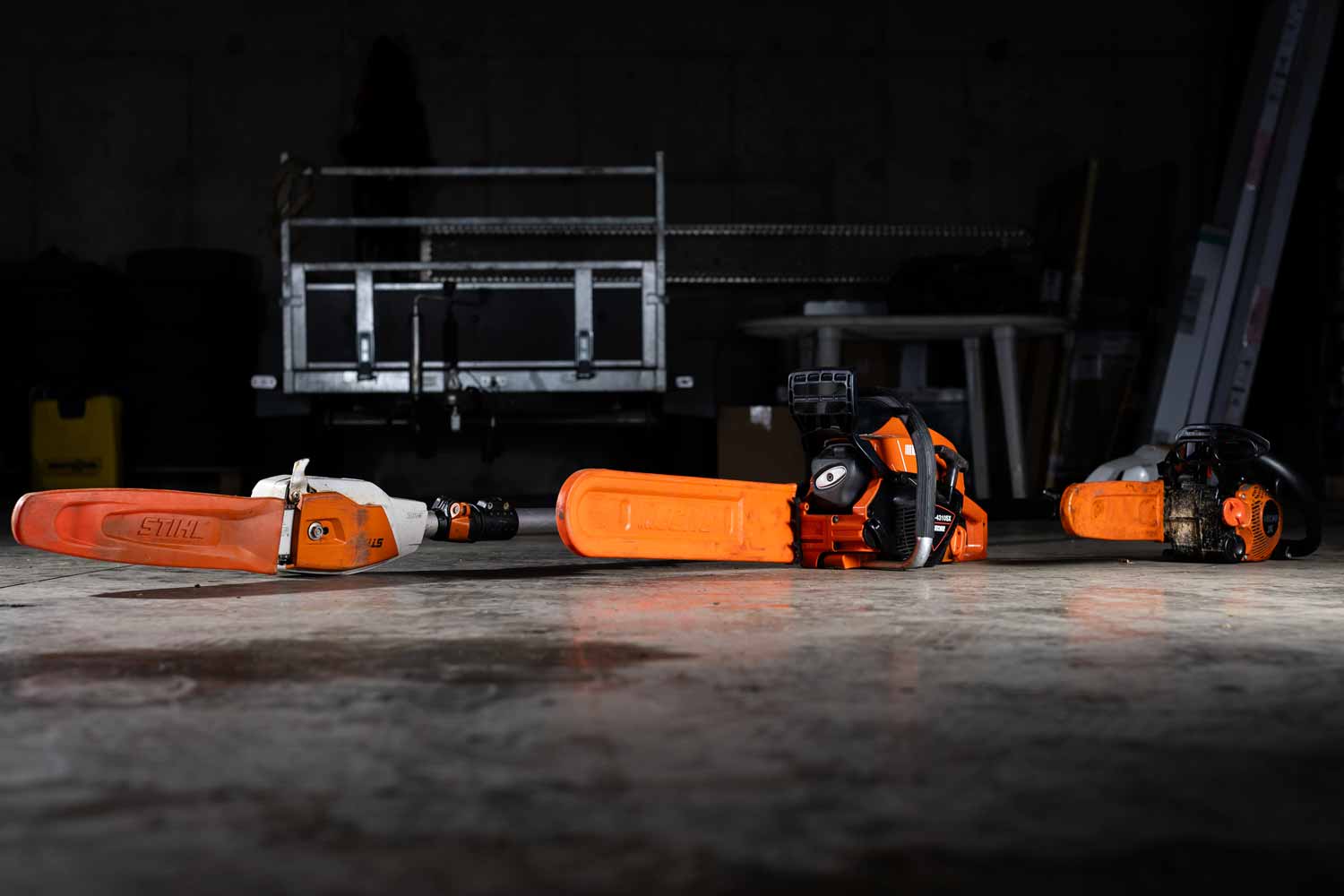 Photo de plusieurs tronçonneuses